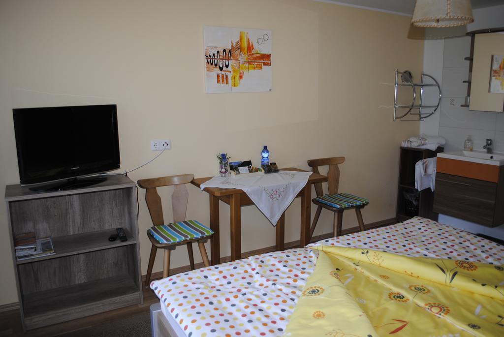 מלון Nikolsdorf Haus Eder Burgi מראה חיצוני תמונה